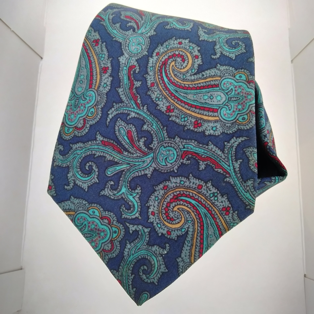Yves Saint Laurent Paris VTG Made In Italy 100% Silk Paisley Print Tie